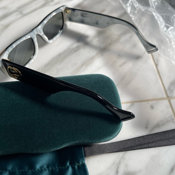 GUCCI CELEBS & INFLUENCERS FAV! SLIM RECTANGULAR IN SHINY BLACK SUNGLASSES 😎 - Picture 13 of 16